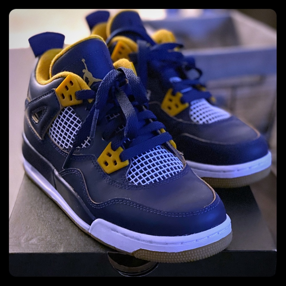 BARELY WORN Air Jordan 4 Retro BG